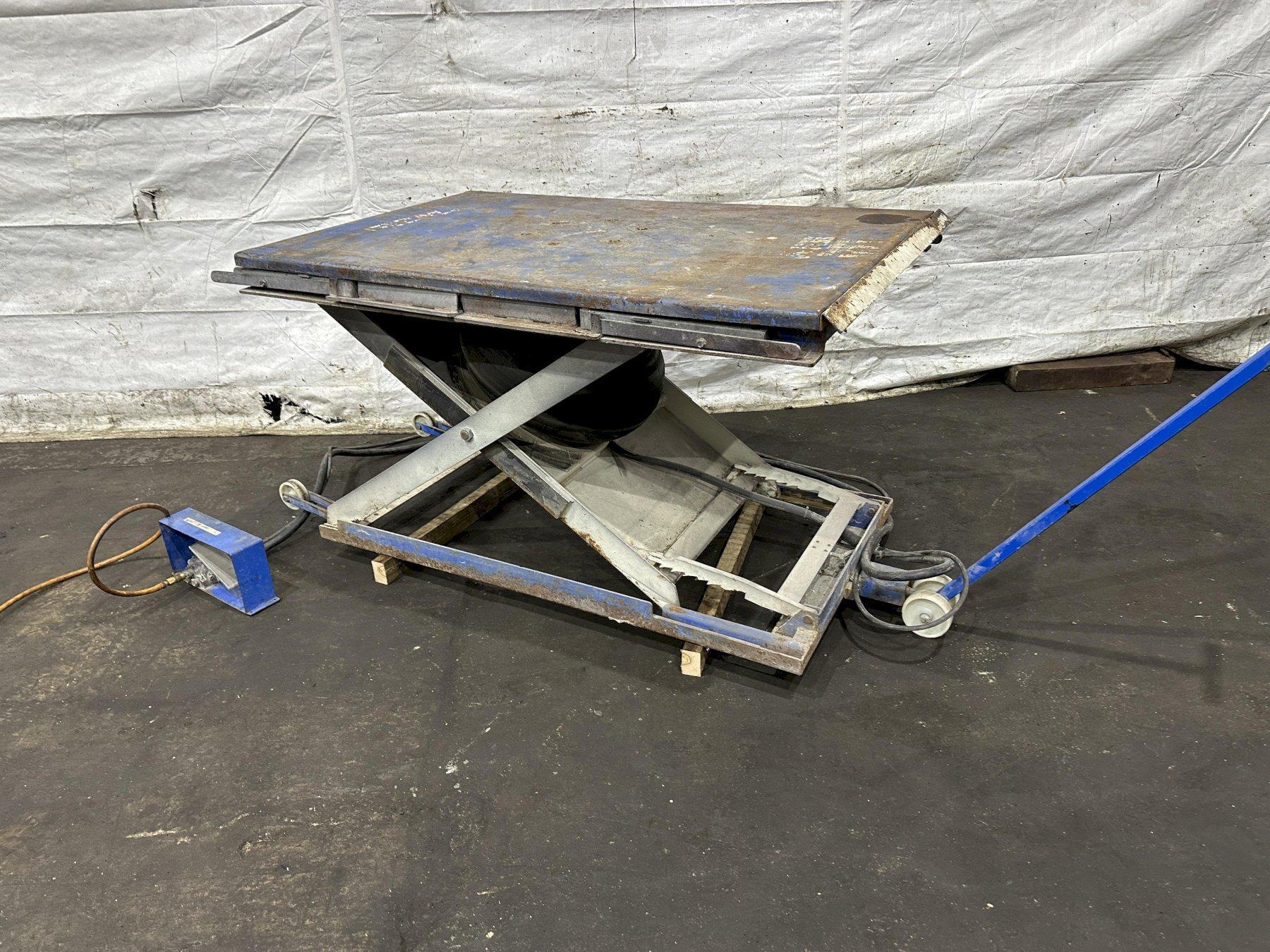 6000 LB CHISUM PNEUMATIC PLATFORM LIFT: STOCK #77682