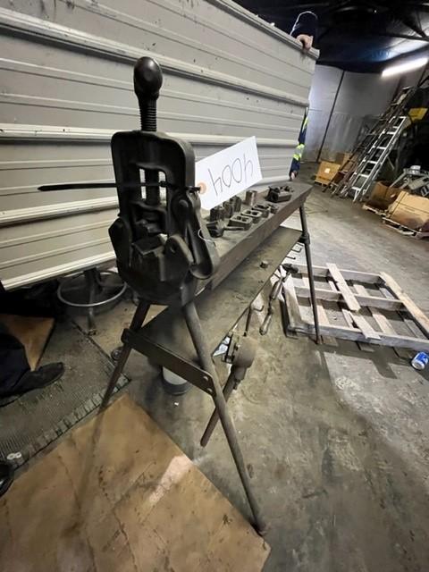 PIPE THREADING BENCH + TOOLS STOCK #4004