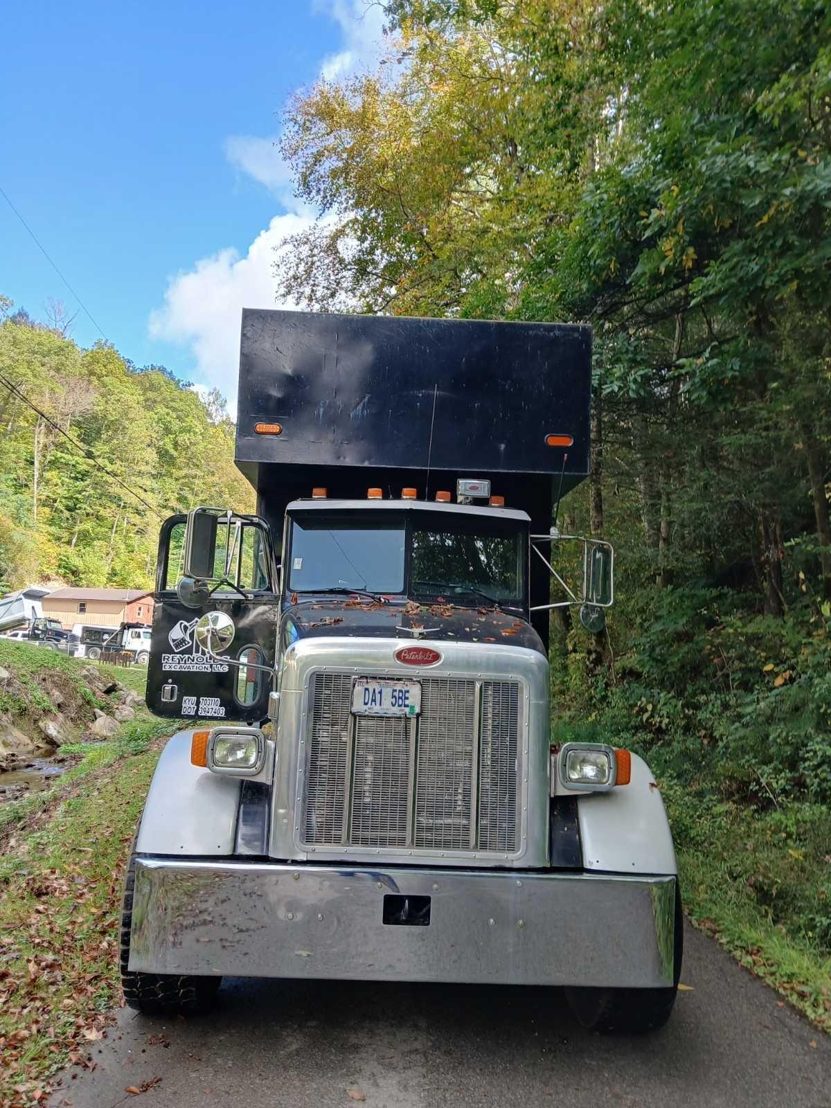 Peterbilt 357 Grapple Truck, 2001 – with Robotec Elite 910 Loader – Heavy Duty Material Handling