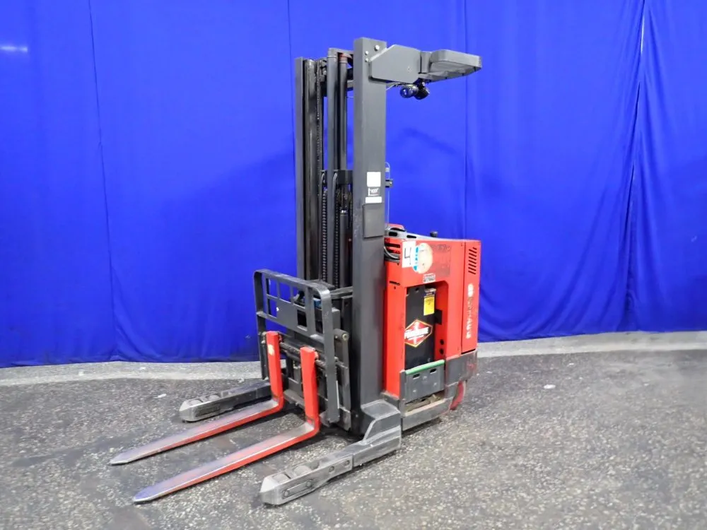 RAYMOND 3000 LBS ELECTRIC STAND UP FORK LIFT  -  EASI R30TT