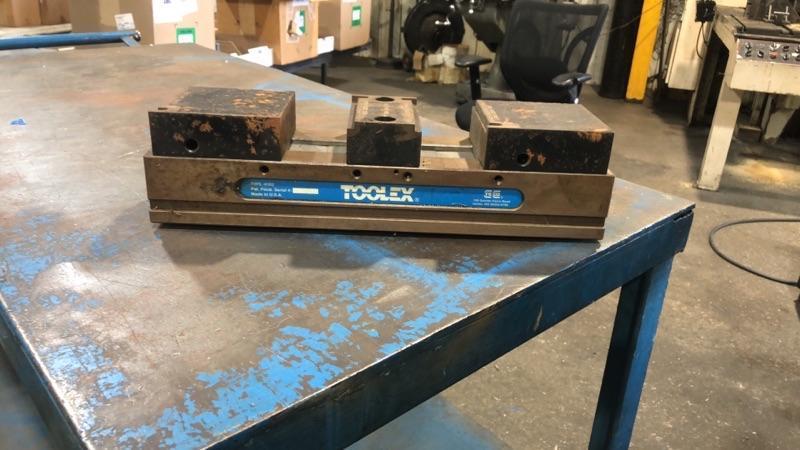 1 - PREOWNED TOOLEX DOUBLE STATION VISE, MODEL #: RES-4002