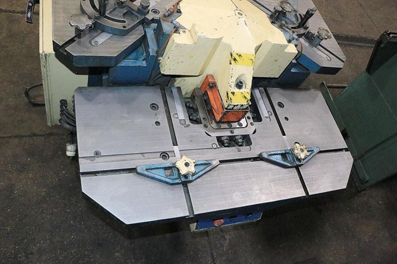 8-5/8" x 8-5/8" X 1/8" AMADA Notcher, Model CSW-220