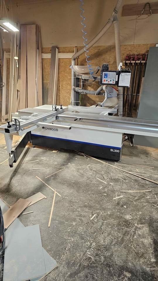 Ironwood SL300 Sliding Table Saw, 2023 – Full Length Bridge Clamp