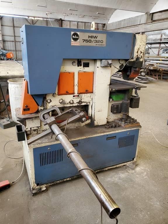 82 Ton Mubea HIW 750/320 Hydraulic Ironworker, 1999 –  Punches and Dies