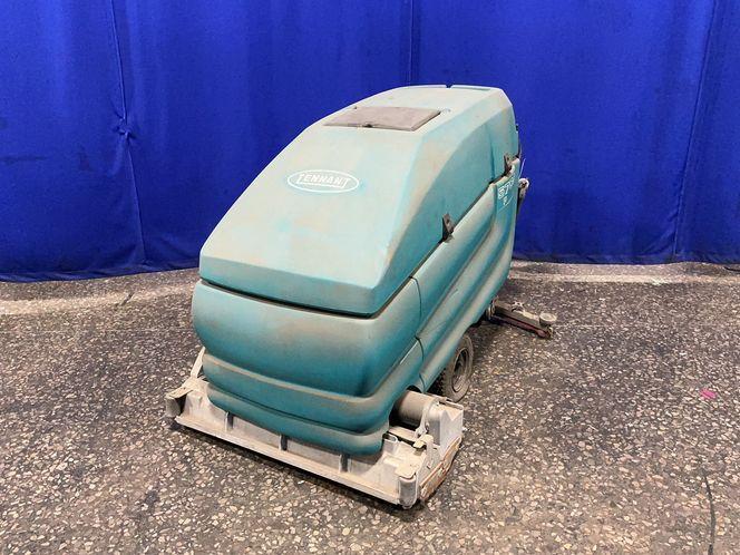 TENNANT 38” FLOOR SCRUBBER  -  5700 XD