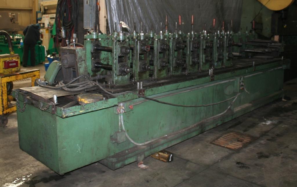 4 STAND ON 14 HEAD BASE YODER 2' MODEL #M2 ROLLFORMER: STOCK #62019