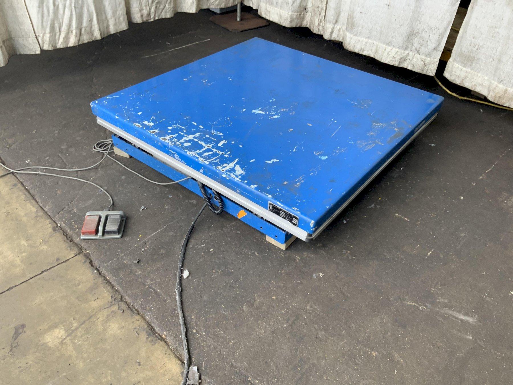 3300 LB ULINE HYDRAULIC SCISSOR LIFT TABLE: STOCK #81177