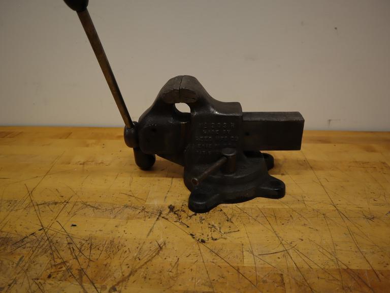 Reed No 203R 3" Bench Vise Swivel Base- Auction Item