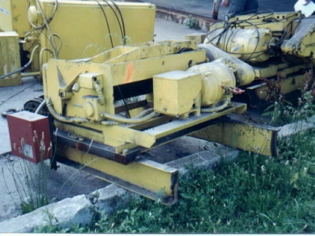 Robbins & Myers 5 Ton Lug Mounted Hoist