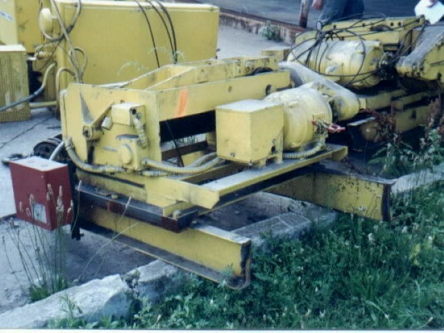 Robbins & Myers 5 Ton Lug Mounted Hoist
