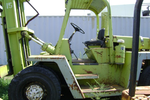 (1) PREOWNED CLARK FORKLIFT 25,000 LB NEUMATIC TIRES
