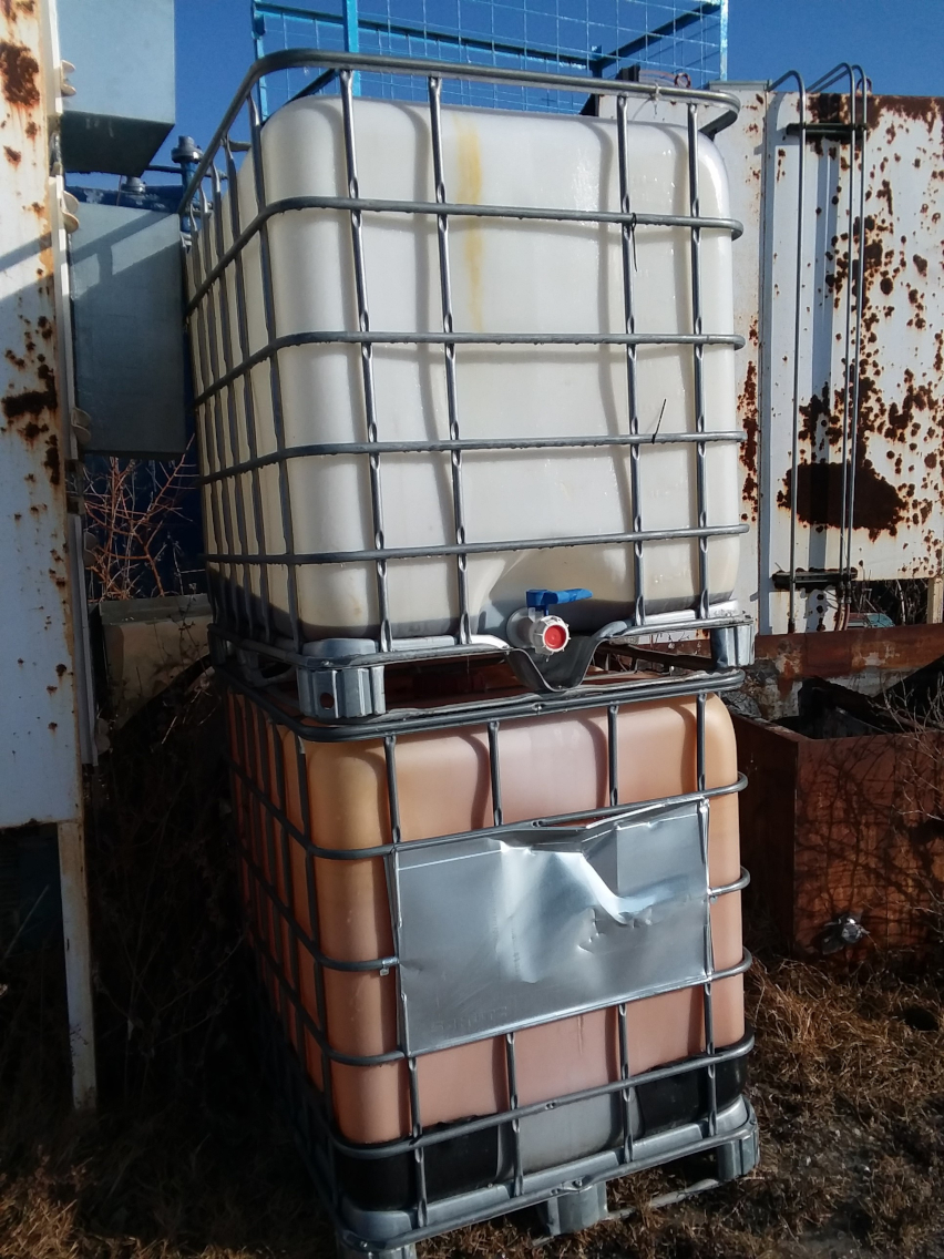 (17) 250 GALLON PLASTIC TOTES WITH CAGE