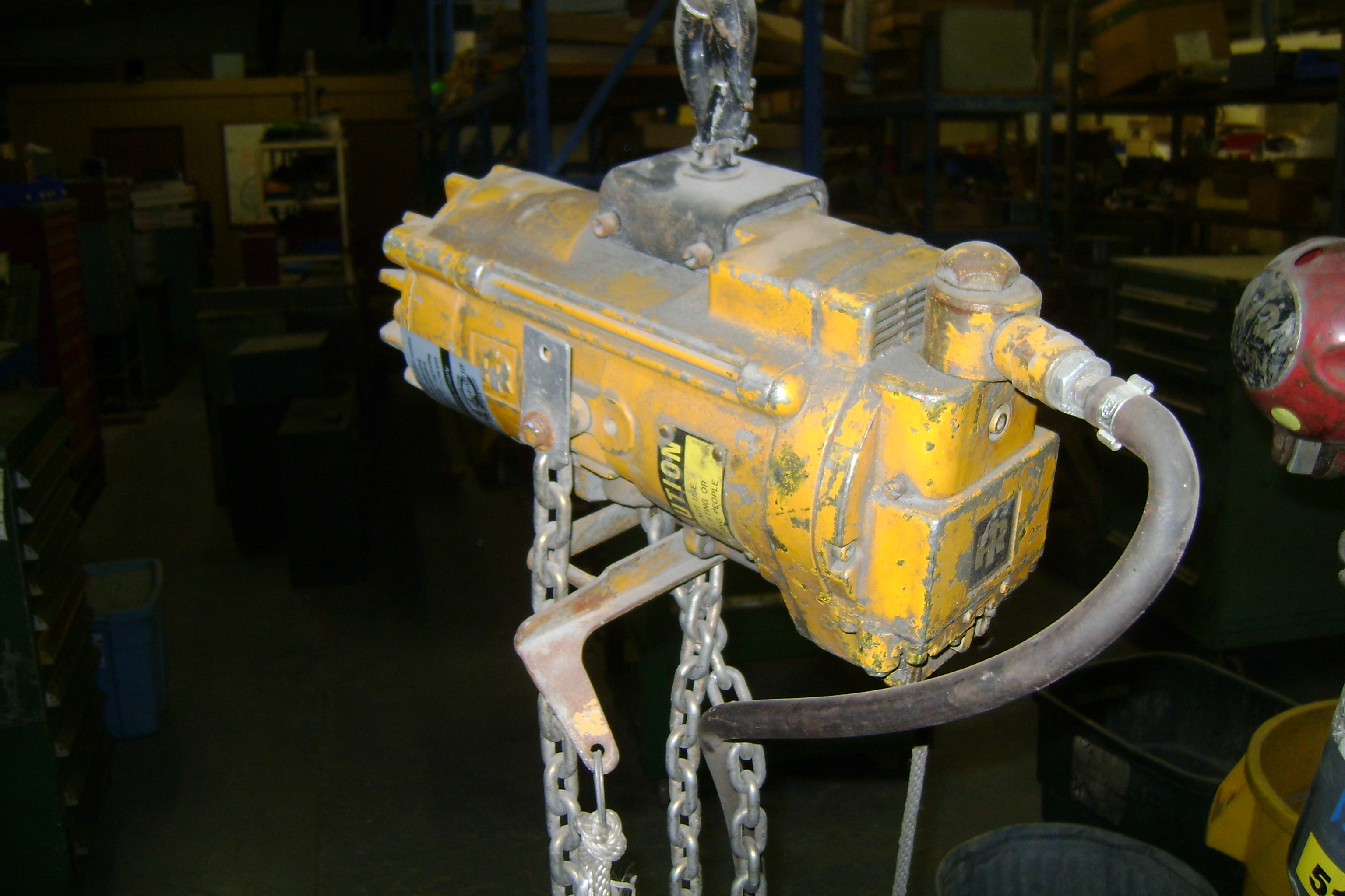 (1) PREOWNED INGERSOLL-RAND AIR CHAIN HOIST 1/2-TON, 90 <br>PSI, SN <br>rmd86961v