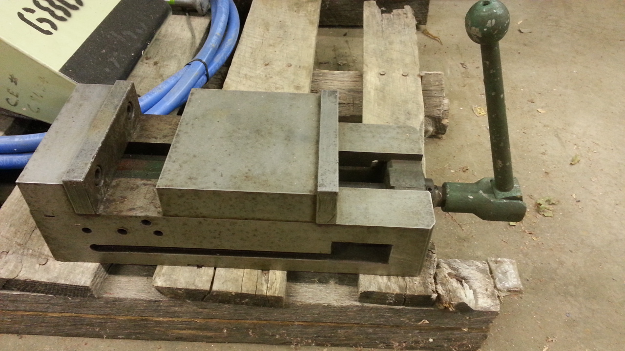 1 - PREOWNED MACHINE VISE, 6 in 