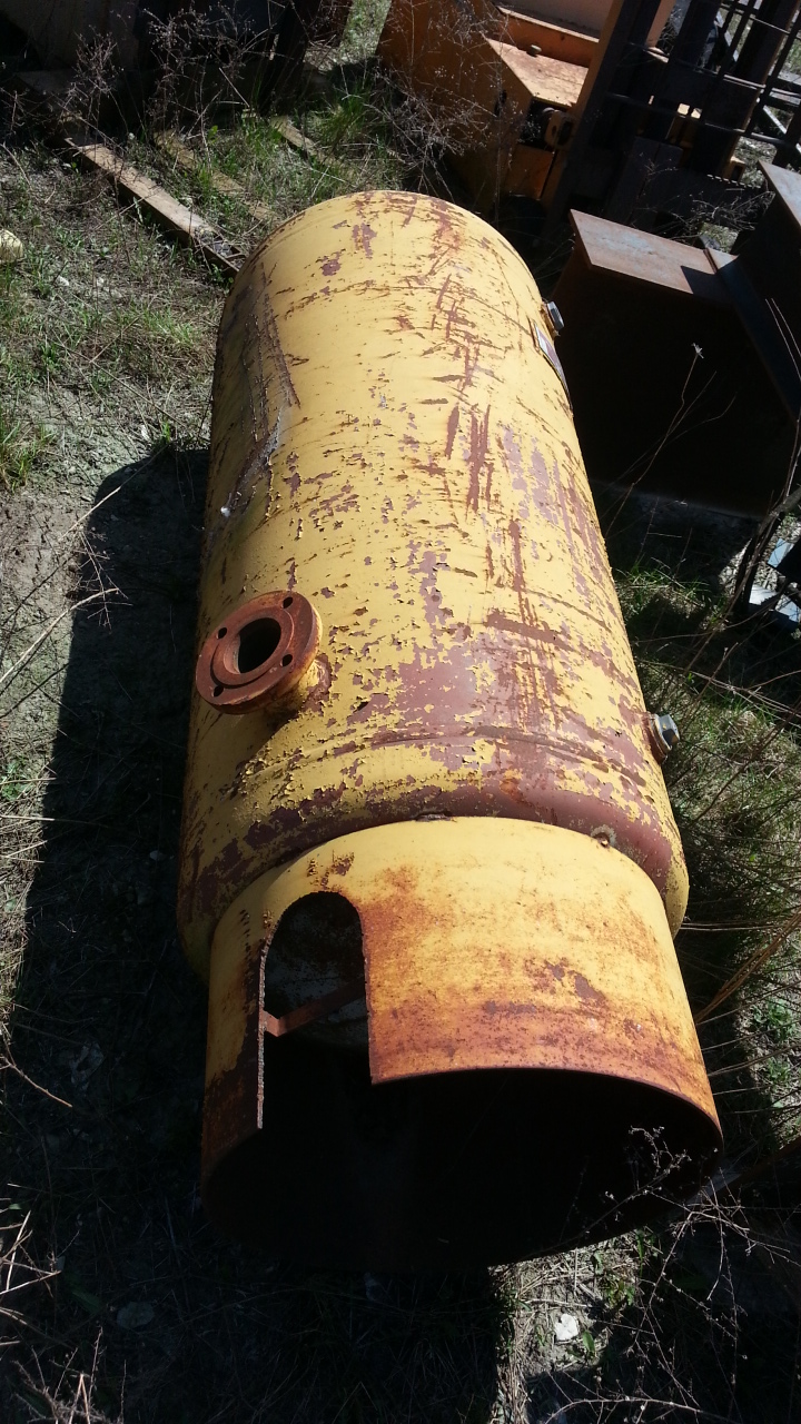 (1) PREOWNED WATUBO INDUSTRIES VERTICAL AIR TANK, S/N 067307