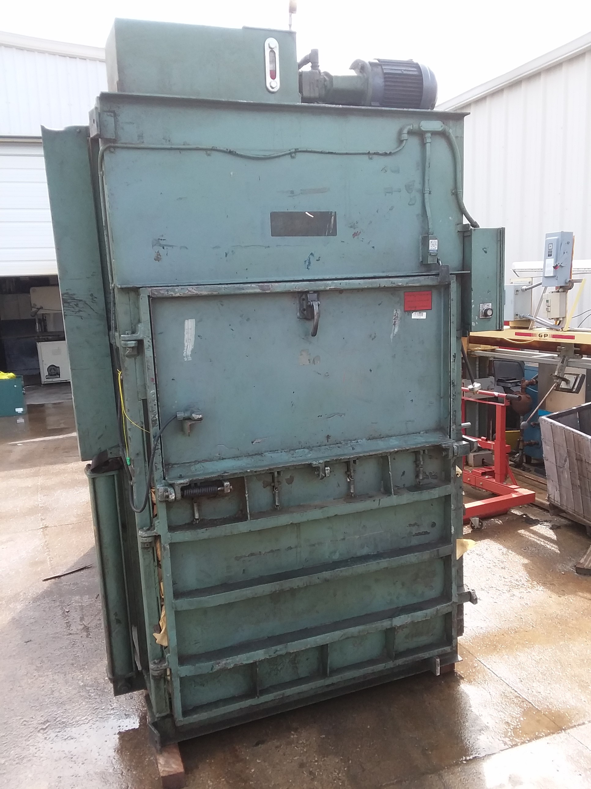 (1) PREOWNED HYDRAULIC VERTICAL BALER