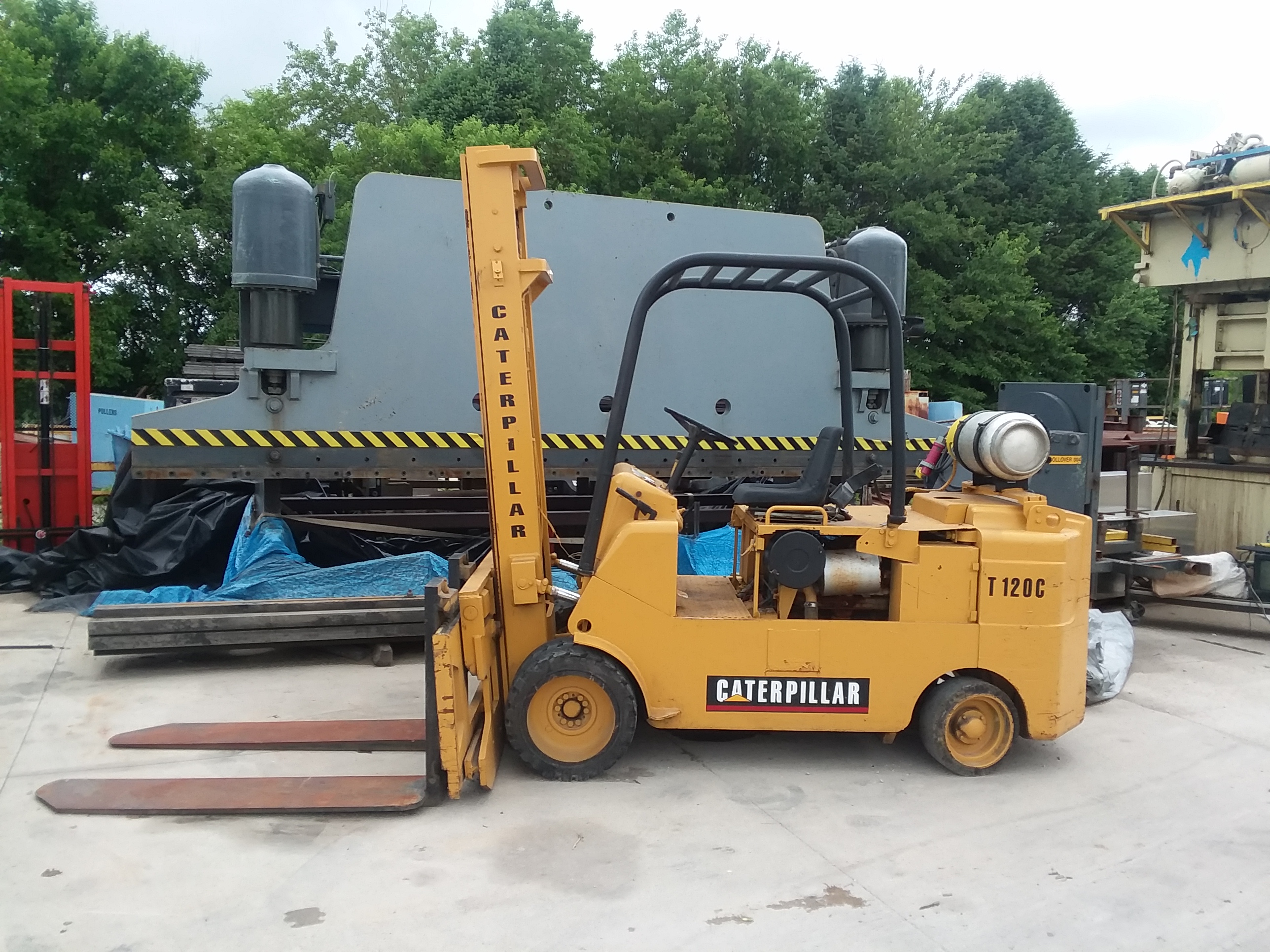 (1) PREOWNED CATERPILLAR 12,000 LBS FORKLIFT, MODEL T120C