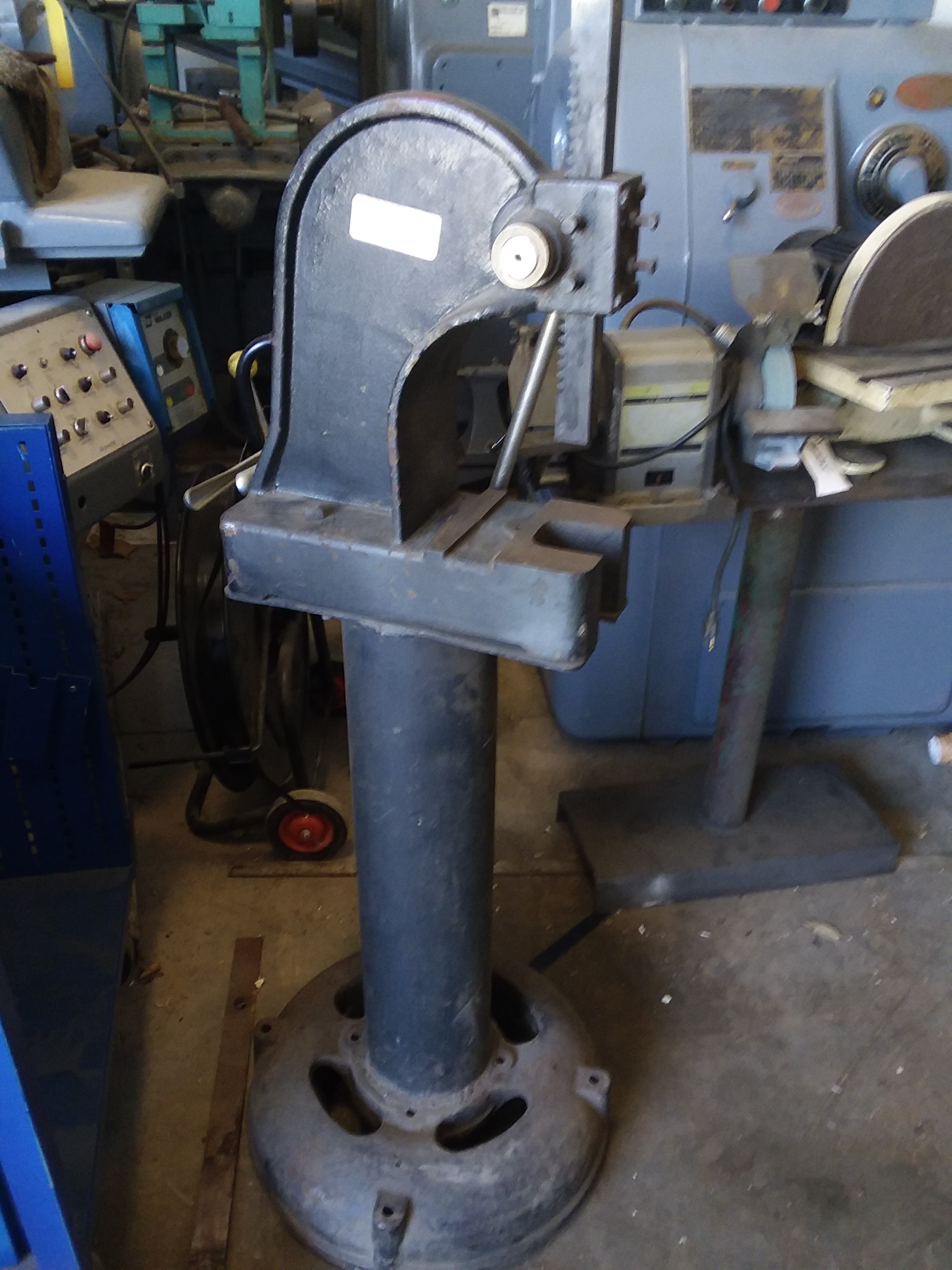 (1) PREOWNED DAYTON 2 TON ARBOR PRESS