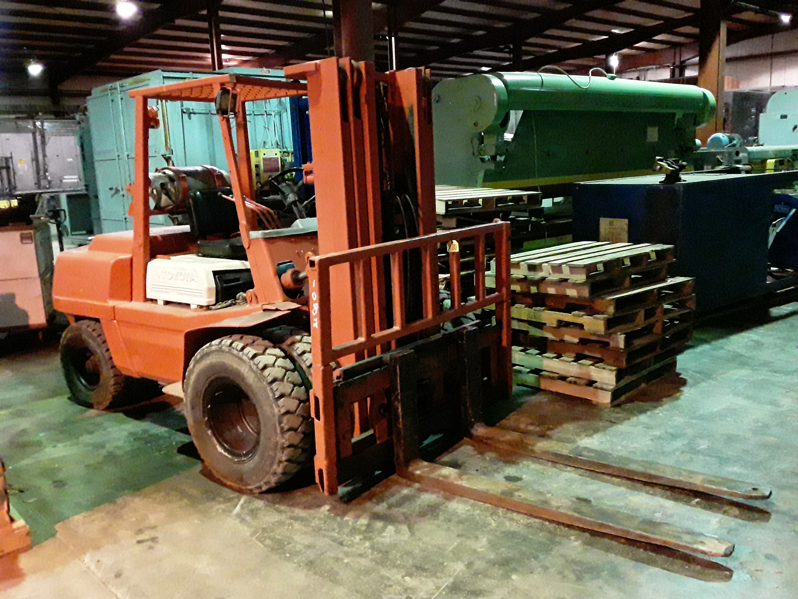(1) PREOWNED TOYOTA FG45 8000# FORKLIFT LP