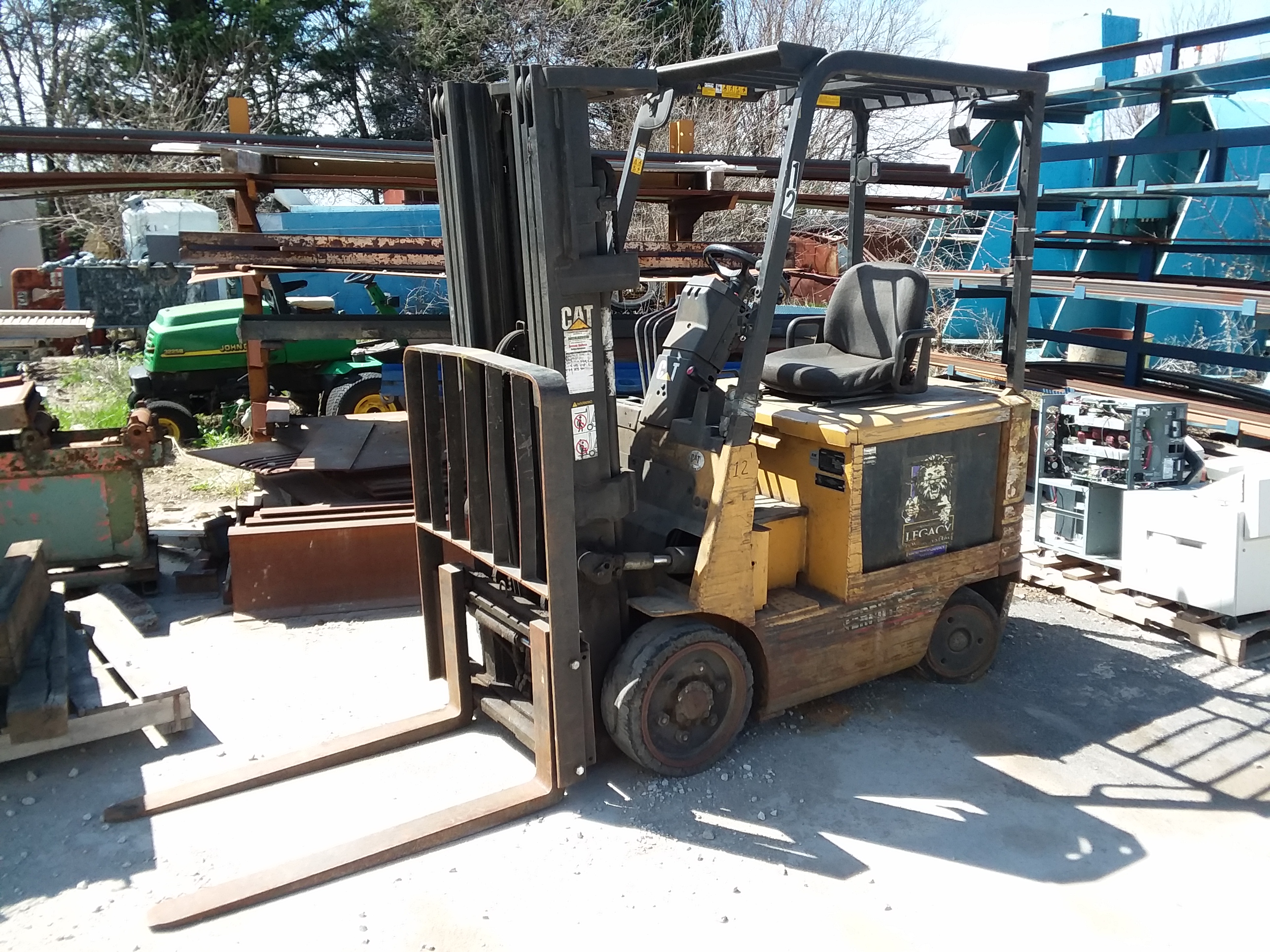 1 - PREOWNED CAT FORKLIFT 5000LBS, MODEL #: 2EC25, S/N: A2EC262313