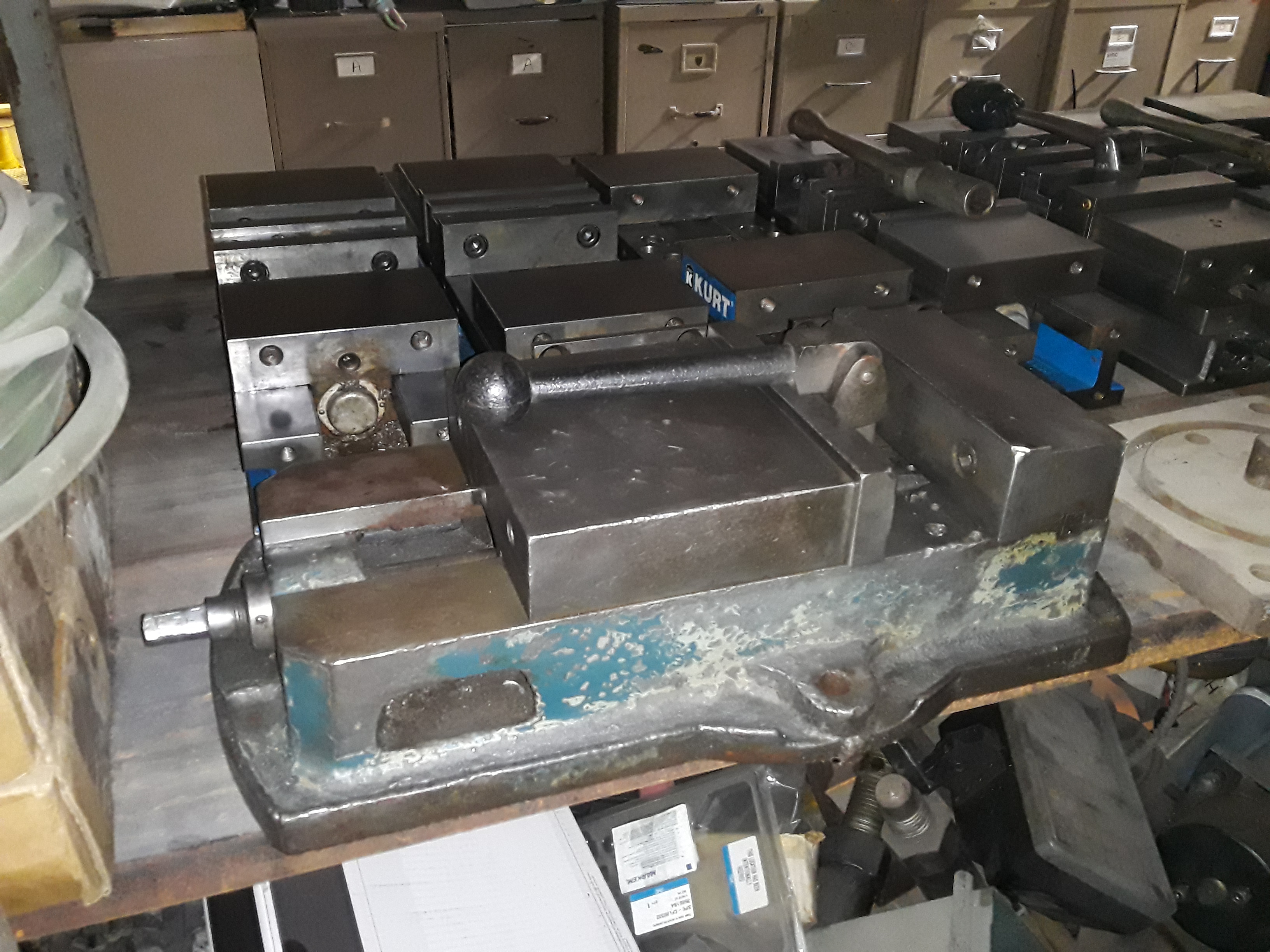 1 - PREOWNED 8 in  MACHINE VISE