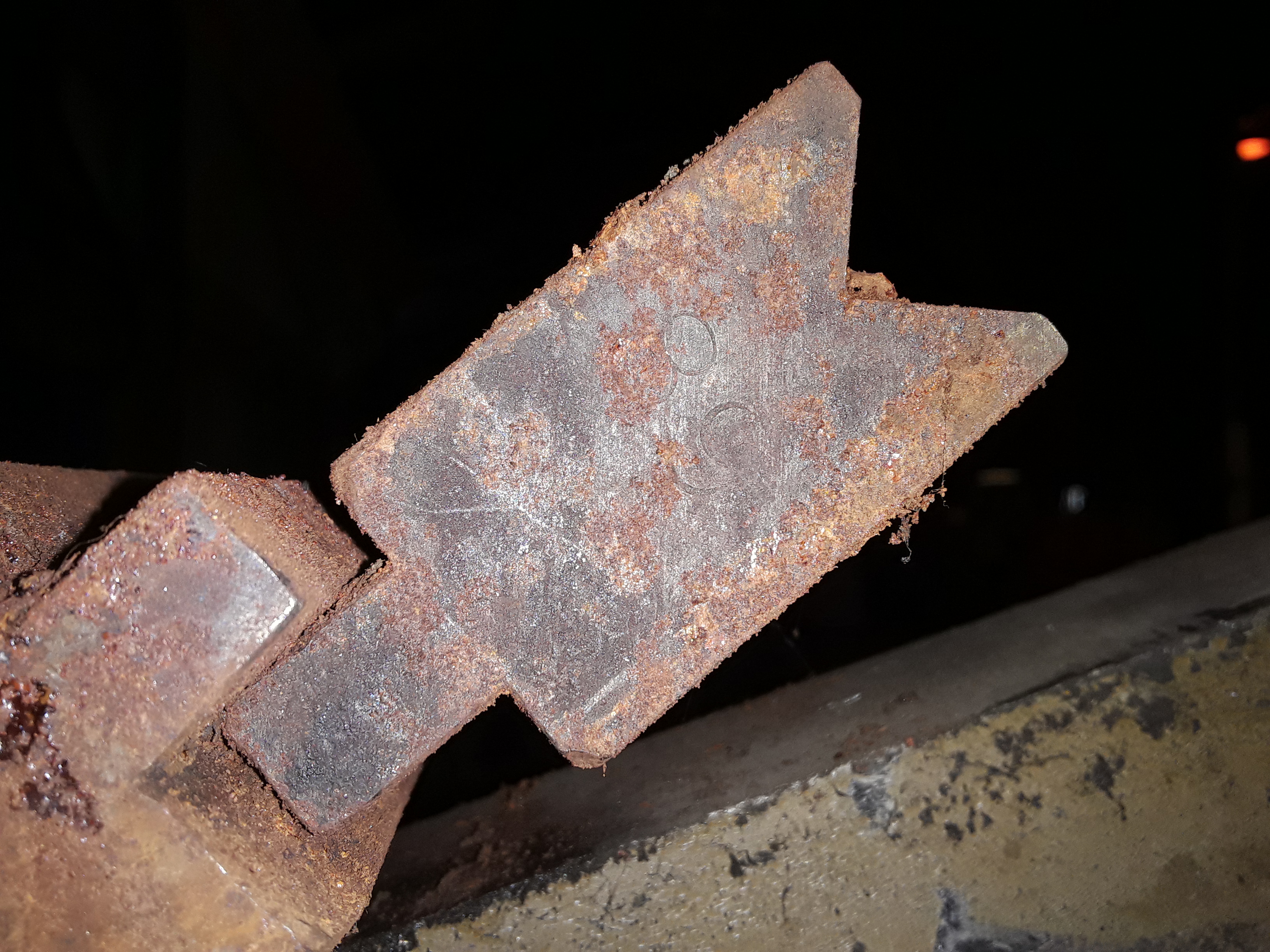 (1) PREOWNED PRESS BRAKE DIE, HEIGHT 2 in , WIDTH 1-1/4 in , LENGTH 122 in , V-OPENING 7/8 in