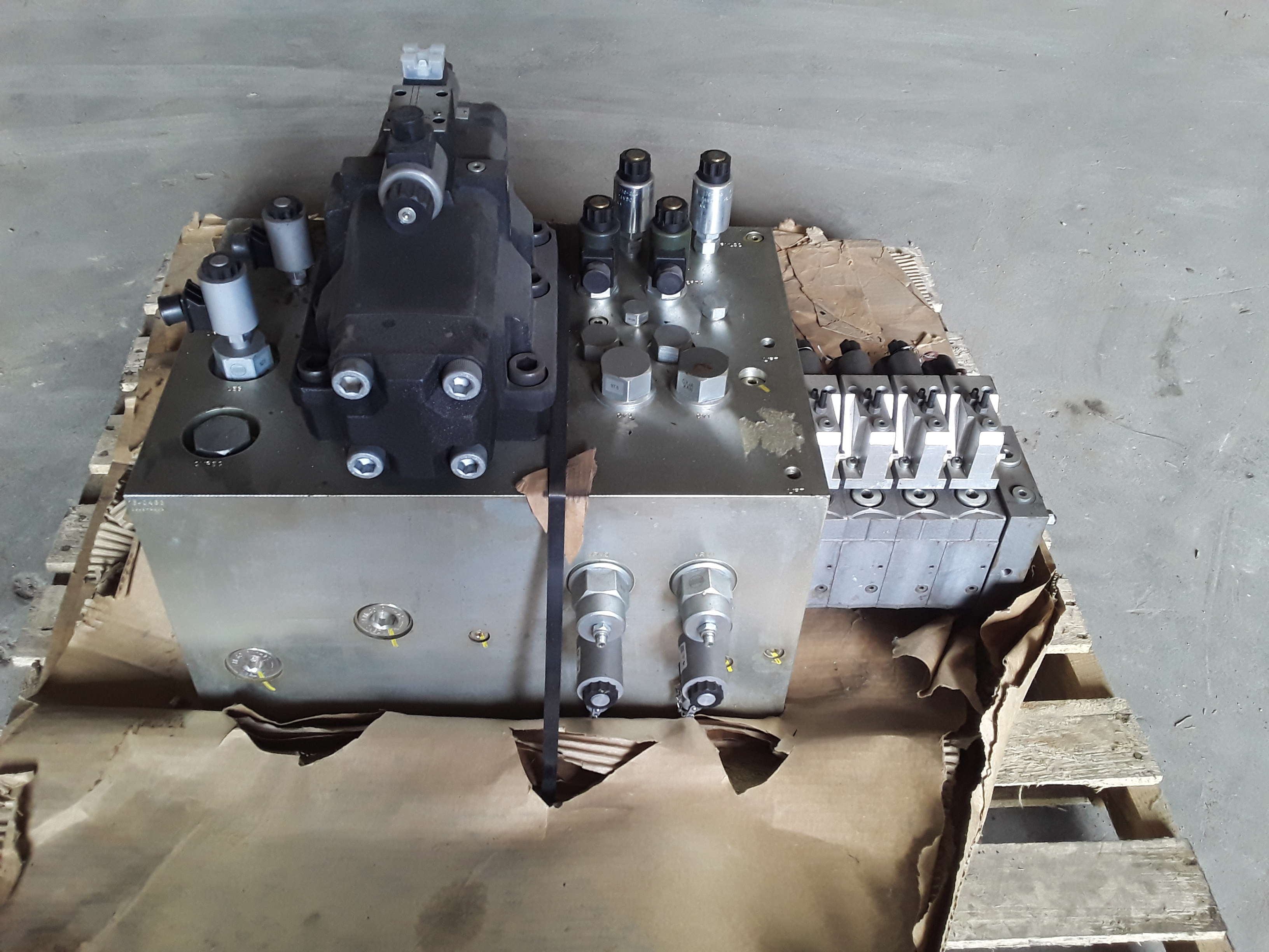 (1) PREOWNED ATOS SPOOL-TYPE, 3-POSITION, 2-STAGE, DIRECTIONAL SOLENOID VALVE, SUITABLE FOR AC AND DC SUPPLY, HIGH PERFORMANCES