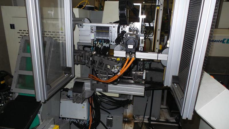 GOVAMA 3R-9 THREE DIE CYLINDRICAL INFEED/THRUFEED THREAD ROLLING MACHINE