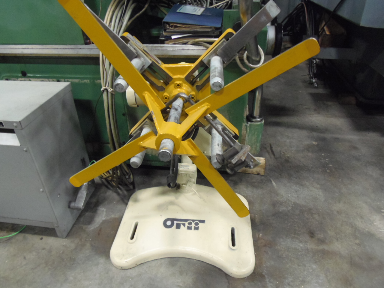 1500 LB x 8" ORII MOTORIZED UNCOILER, 4 KEEPERS