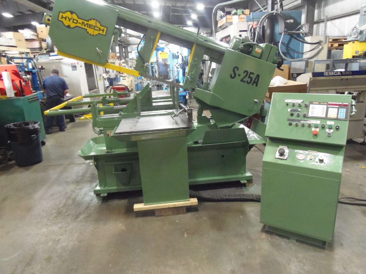 HYD-MECH S25A HORIZONTAL BAND SAW, 18" CAP., MITERING, AUTOFEED, PLC 100 CONTROL, 1990