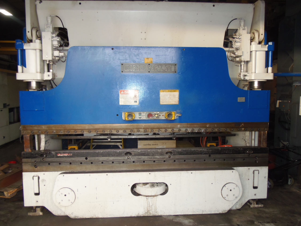 175 TON X 12' CINCINNATI, MODEL 175 FMII X 10, HYD., POWER CLAMPING, AUTO CROWNING, FORM MASTER II CONTROL AND BACKGAUGE