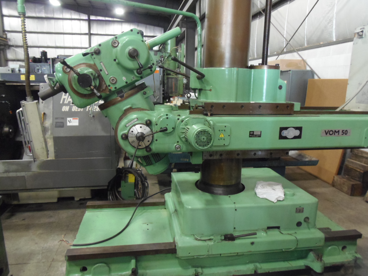 MAS VOM 50 PORTABLE RADIAL DRILLING MACHINE, MORSE 5 TAPER, 16-800 RPM, 360 DEGREE CROSSARM AND 360 DEGREE DRILLING HEAD ROTATION, SWIVEL, 1991