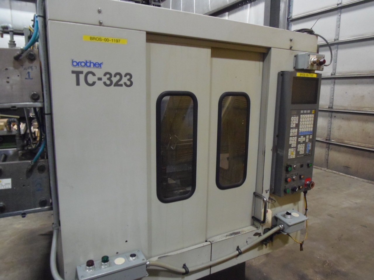 BROTHERS TC-323, 10 ATC, PALLET SHUTTLE, CONVERSATIONAL CONTROL, COOLANT