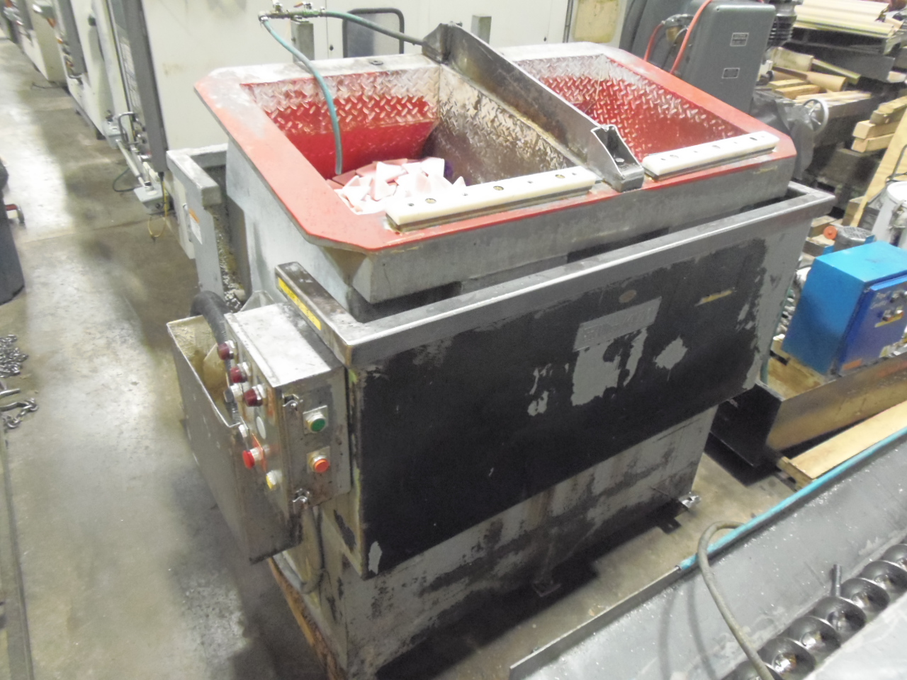 ULTRAMATIC VC3048, 15 HP REEVES VARY SPEED DRIVE, 30" X 48" SPLIT BOWL, TWIN DUMP CHUTES, CENTRIFUGE FOR SEPARATING OIL AND SOLIDS