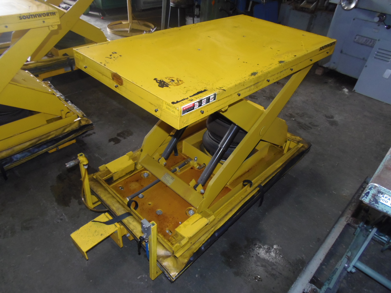 2000 LB. SOUTHWORTH AIR LIFT TABLE, MODEL LSA2-24, PNEUMATIC CROSS TRAVEL, 26 x 48 INCH TABLE, 80 PSI, WHEELS