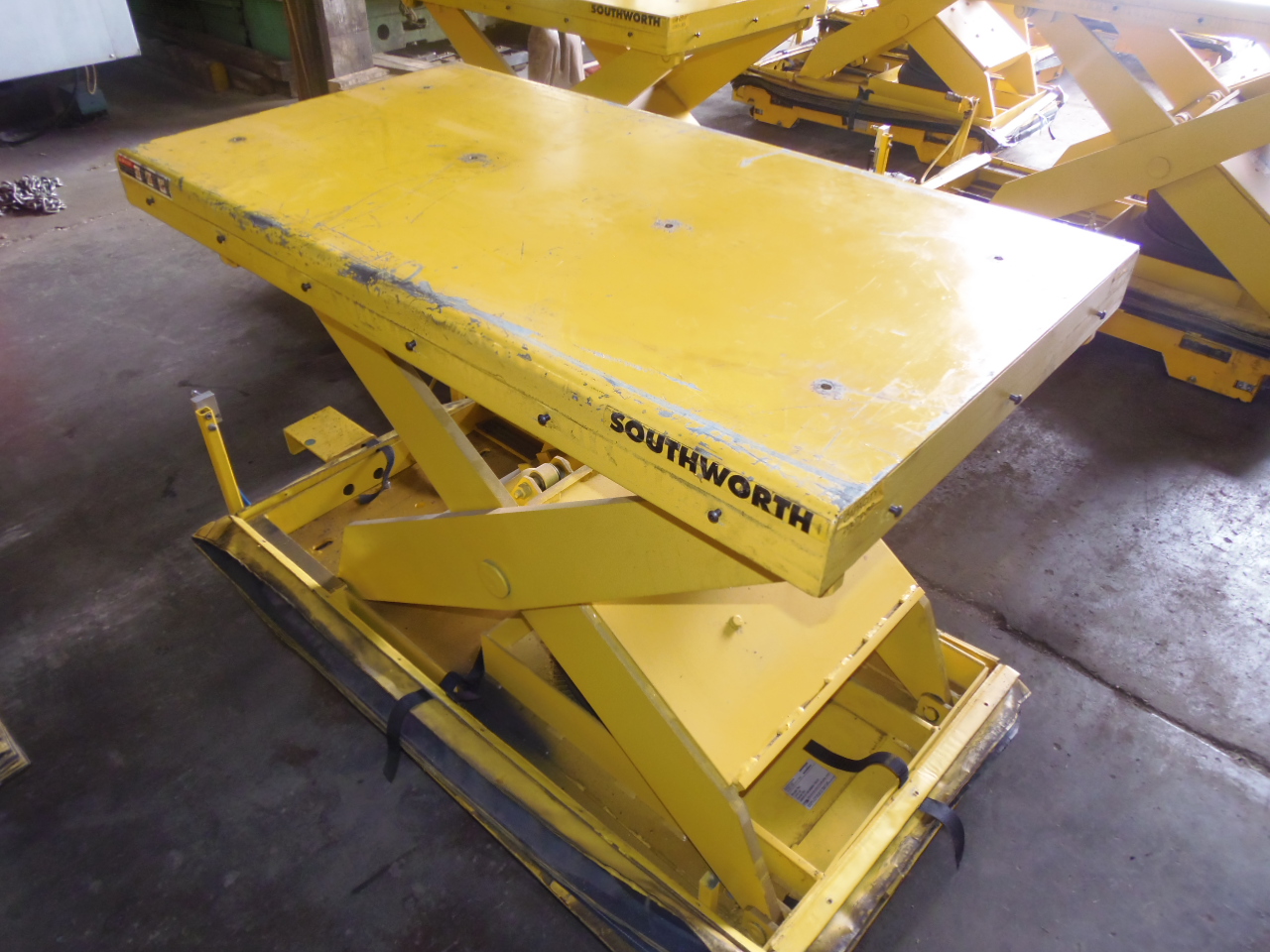 2000 LB. SOUTHWORTH AIR LIFT TABLE, MODEL LSA2-24, PNEUMATIC CROSS TRAVEL, 26 x 48 INCH TABLE, 80 PSI, WHEELS