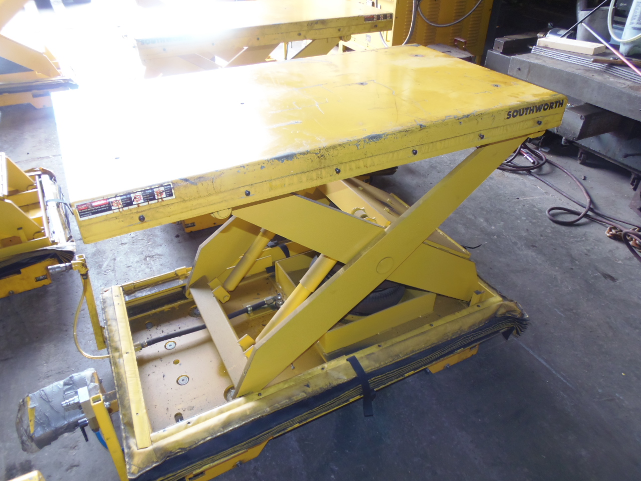 2000 LB. SOUTHWORTH AIR LIFT TABLE, MODEL LSA2-24, PNEUMATIC CROSS TRAVEL, 26 x 48 INCH TABLE, 80 PSI, WHEELS