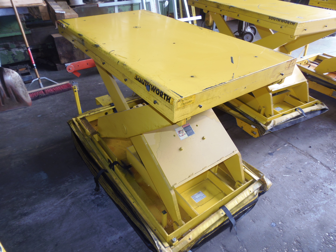 2000 LB. SOUTHWORTH AIR LIFT TABLE, MODEL LSA2-24, PNEUMATIC CROSS TRAVEL, 26 x 48 INCH TABLE, 80 PSI, WHEELS