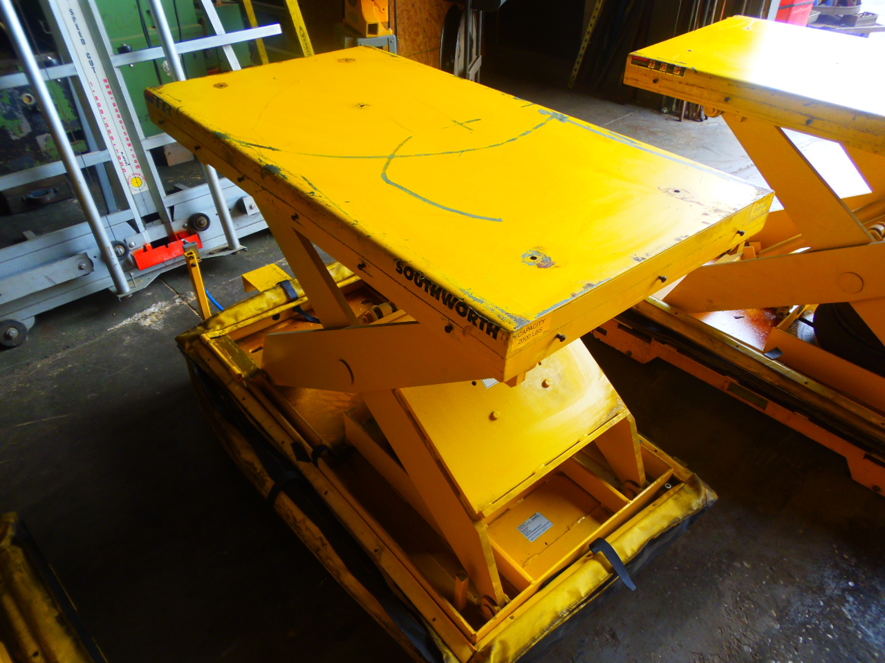 2000 LB. SOUTHWORTH AIR LIFT TABLE, MODEL LSA2-24, PNEUMATIC CROSS TRAVEL, 26 x 48 INCH TABLE, 80 PSI, WHEELS