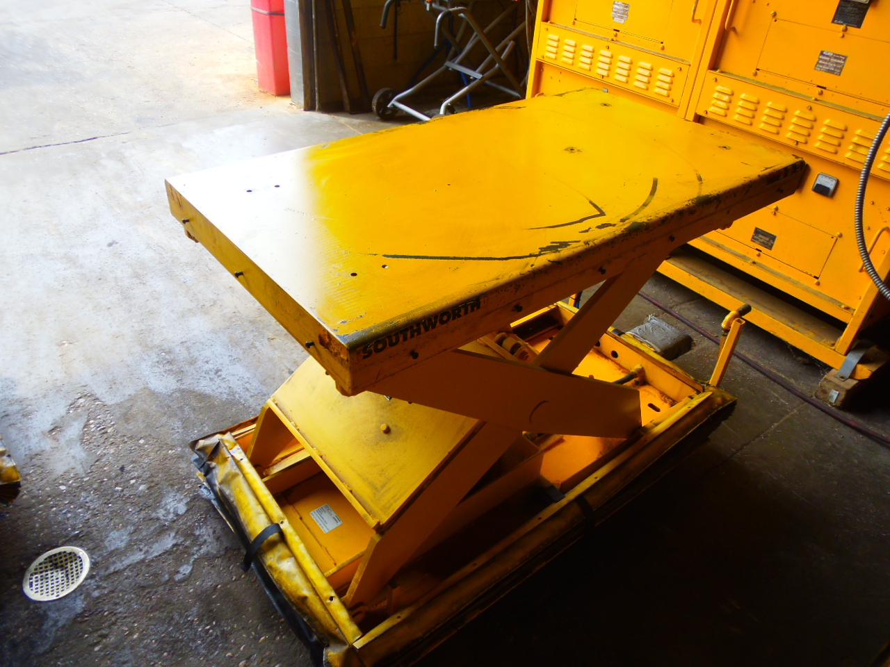 2000 LB. SOUTHWORTH AIR LIFT TABLE, MODEL LSA2-24, PNEUMATIC CROSS TRAVEL, 26 x 48 INCH TABLE, 80 PSI, WHEELS