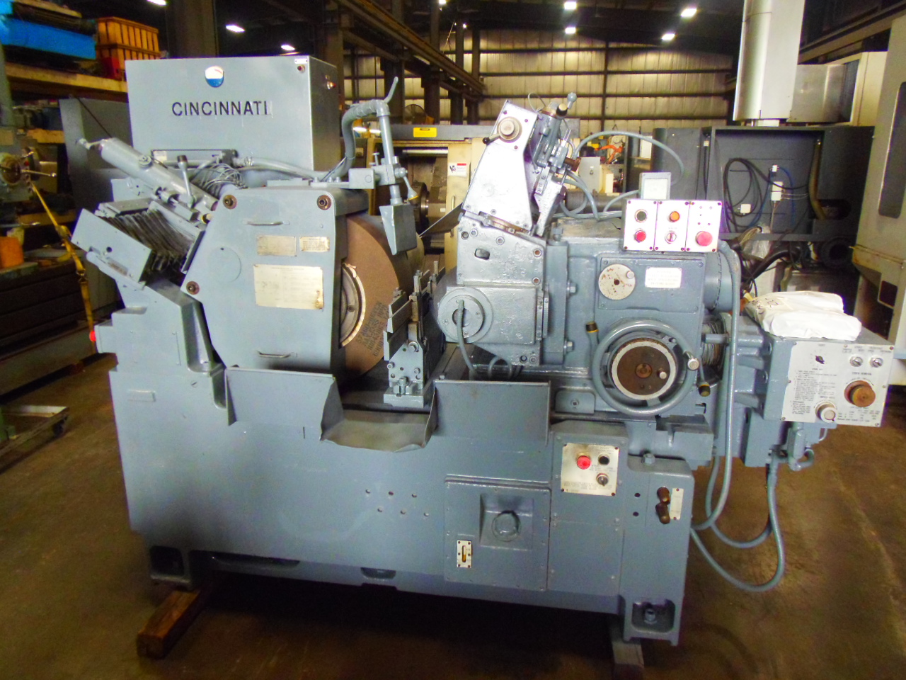 220-8 CINCINNATI CENTURAMATIC GRINDER, AUTO BALANCE, THRUFEED, PROFILE DRESSING, GAP ELIMINATOR, ELECTRO-HYDRAULIC INFEED, 1974