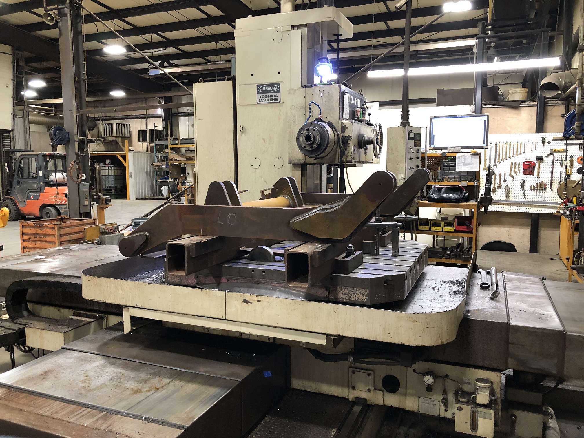 4.3" TOSHIBA BTD-11B-R3, 55 X 63 ROTARY TABLE, 78 X 59 X 59 X 24 TRAVELS, 50 TAPER, SONY DRO, BALL SCREWS/SERVO DRIVES, 1985