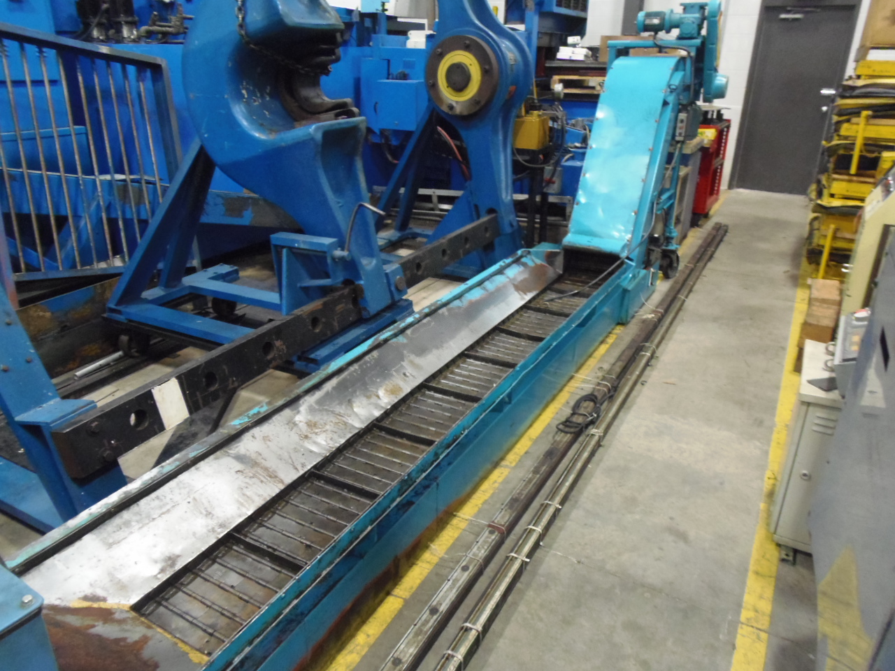29" x 136" CHIP CONVEYOR, TSUBAKI MAYFRAN D60W15ST-SW, 43" x 210" OVERALL, CAME OFF MAZAK SLANT 60