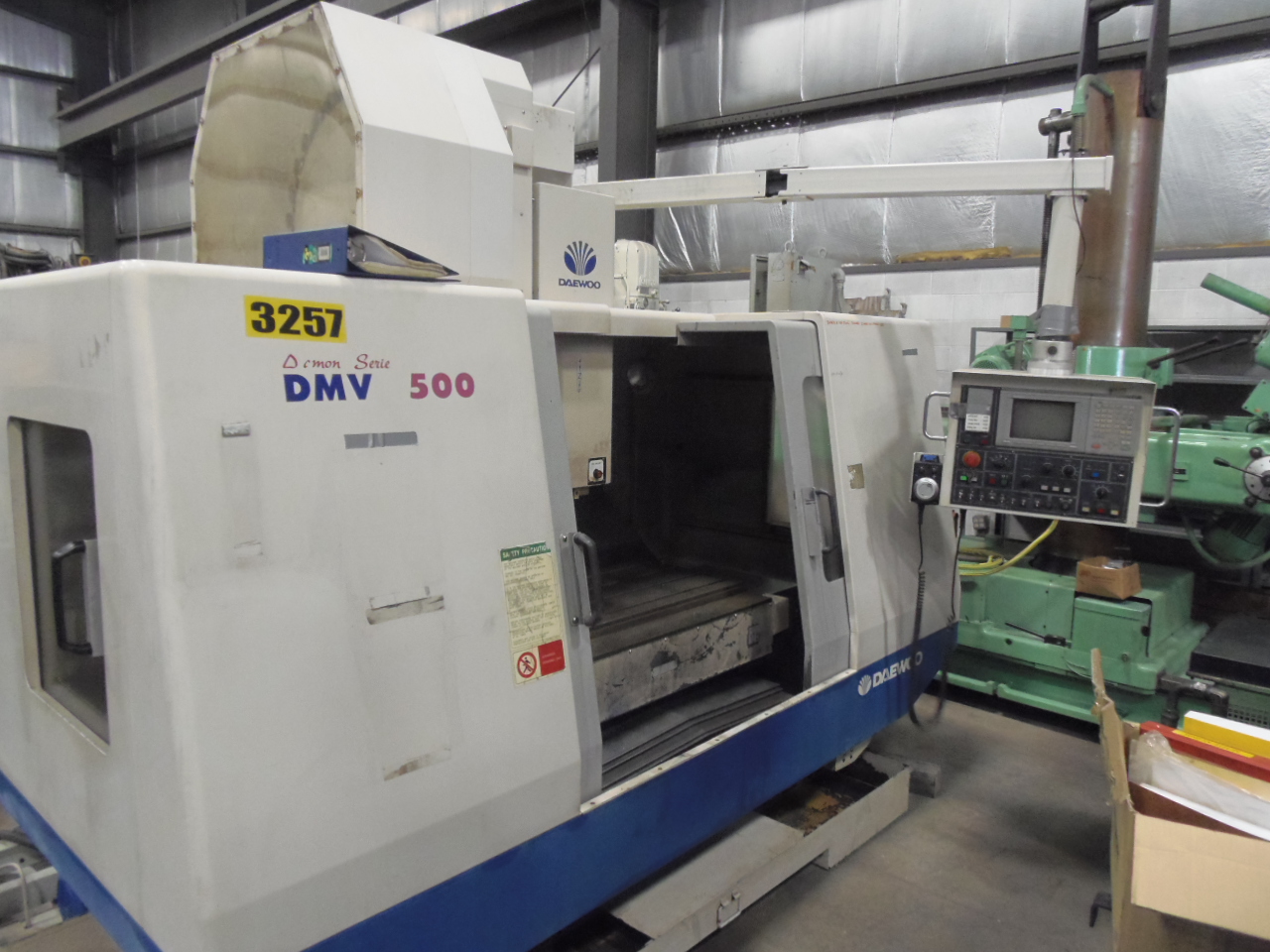 DAEWOO DMV-500, MITSUBISHI 500 CONTROL, 40" x 20" x 20", 20HP,  10000 RPM, CAT 40, 2000