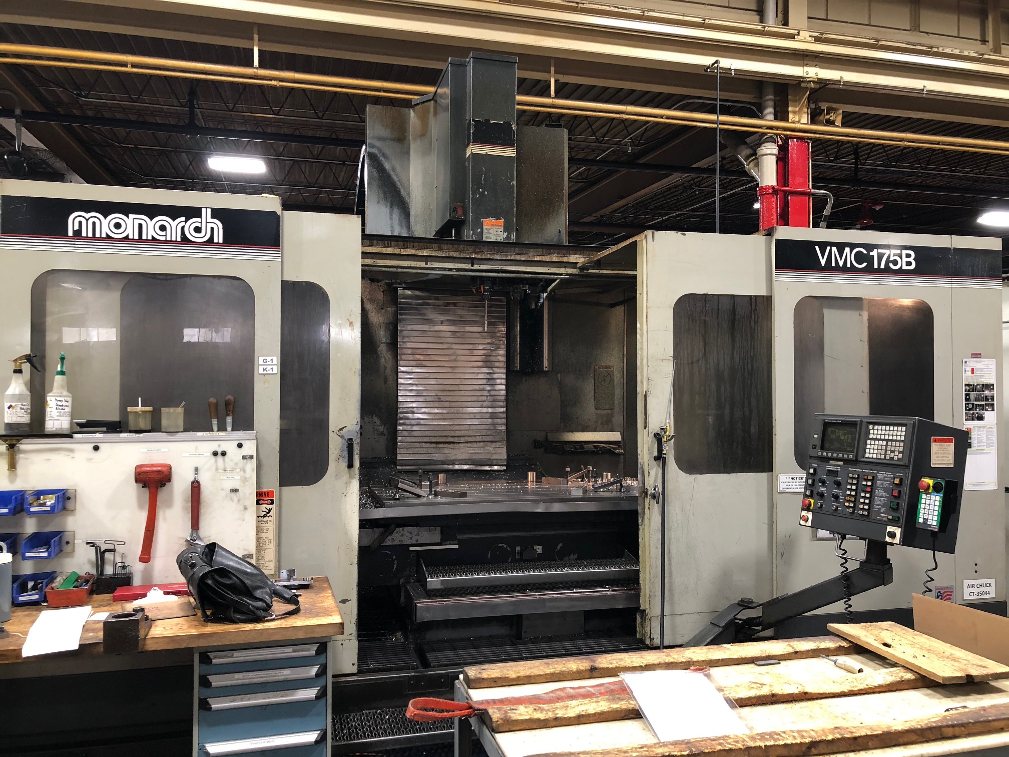MONARCH VMC175 WITH EXTENDED Z, 47" Z CLEARANCE, 30 X 76 X 44 TRAVELS, FANUC 15M, TSC, OUTRIGGERS, PROBE, 1994, NEW SCREWS AND TURCITE 2010
