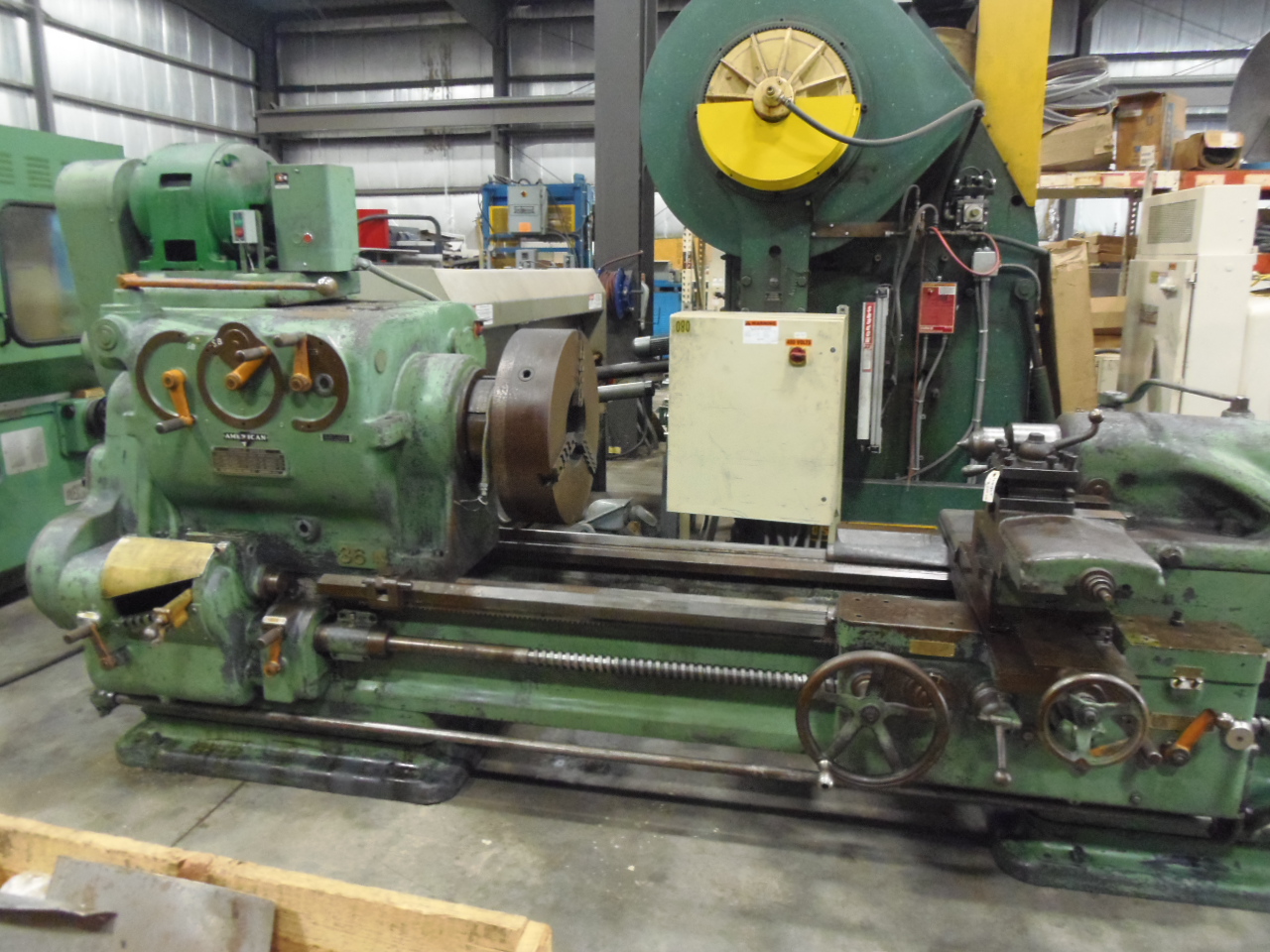 AMERICAN TOOL WORKS HEAVY DUTY LATHE, MODEL 36, 36" x 60" CENTERS, 25" CHUCK, TAILSTOCK