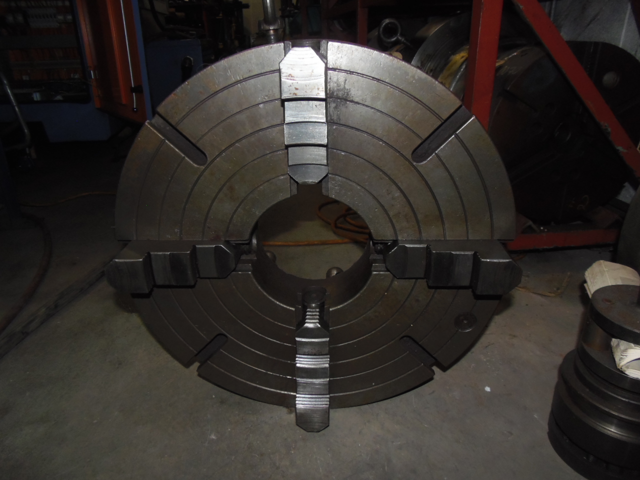20 INCH CHUCK - 4 JAW INDEPENDENT - 6" HOLE - D1-11 SPINDLE MOUNT