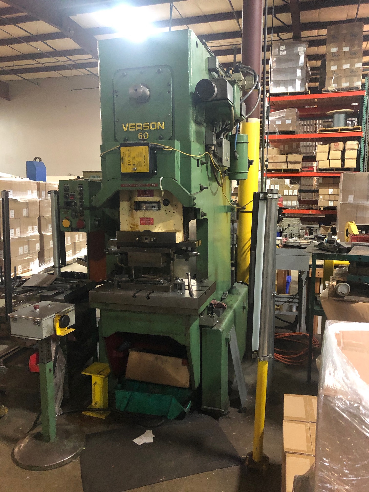 60 TON VERSON, MODEL D-60, 4" STROKE, 45 SPM, AC, INCH/CONT, LIGHT SCREEN