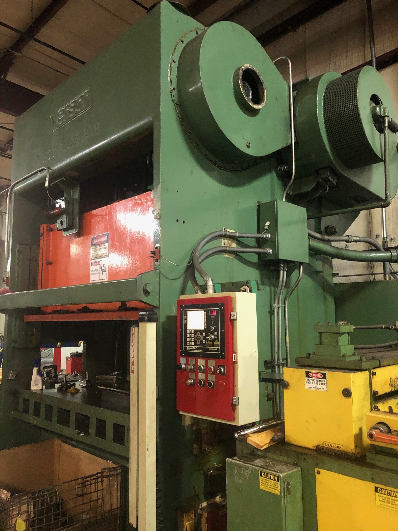 150 TON VERSON, MODEL 150-B2-72 SCI, 36 X 72 BED, 15-50 SPM, 6" STR., SMARTPAC, LIGHT CURTAINS, WINDOWS