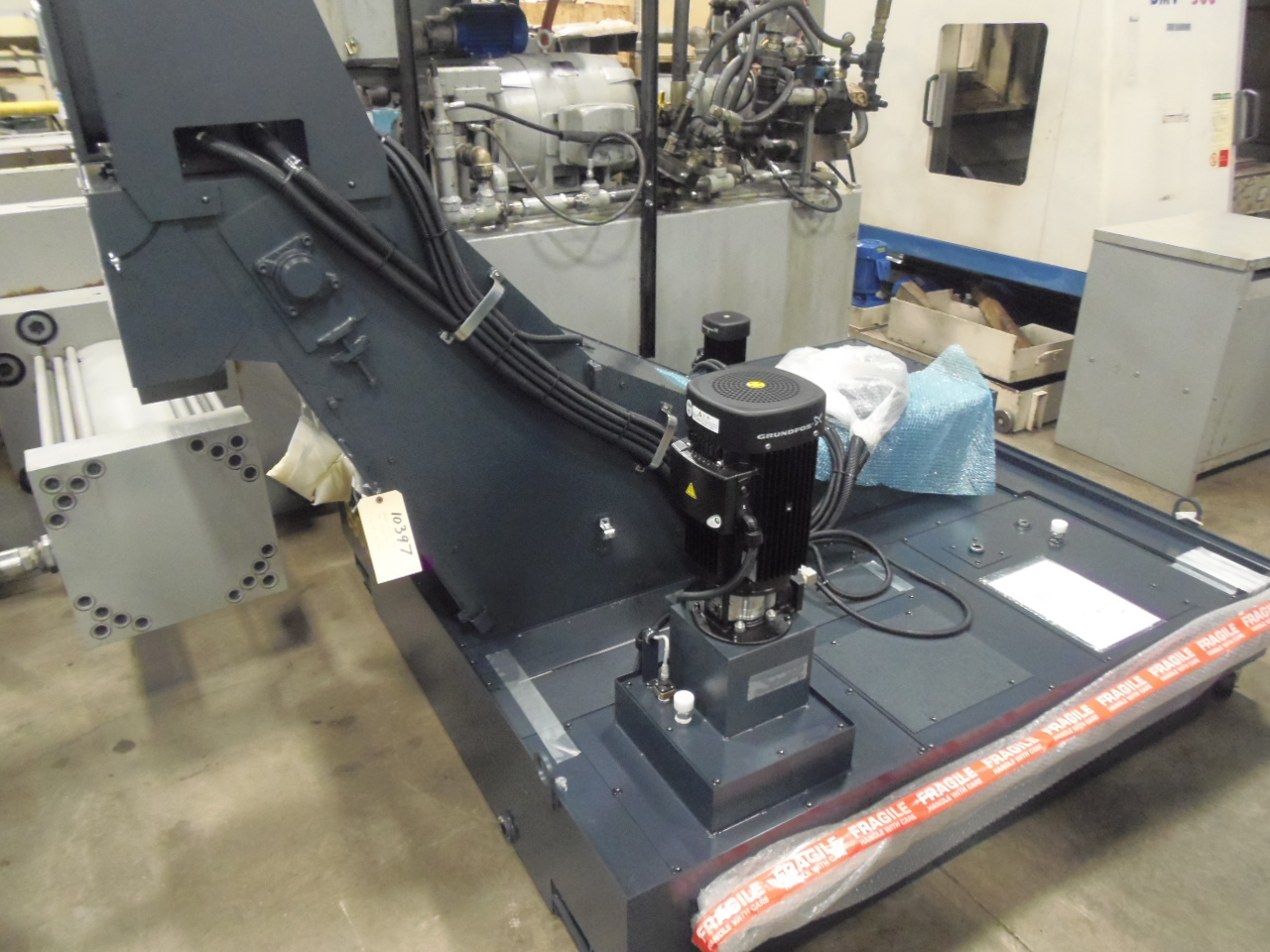 UNUSED HI PRESSURE COOLANT/CONVEYOR SYSTEM FROM MAKINO A61 HORIZONTAL MACHINING CENTER